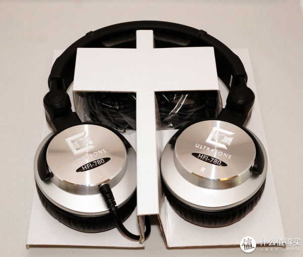 Ultrasone 极致HFI-780 头戴式耳机开箱流行摇滚电子嘻哈音乐的利器_头