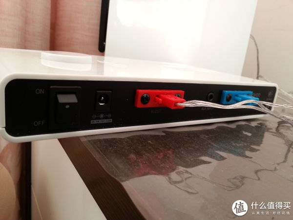 后背各种接口,电源,音箱,AUX 后背各种接口,电源,音箱,AUX
