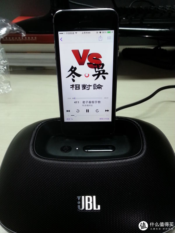 播客也无压力播放。推荐这个脱口节目-冬吴相对论，是我最喜欢的主持人之一梁冬梁某人（前凤凰卫视主持人及前百度副总裁，先研究中医）和商业评论主编吴伯凡对口的经济类生活谈话节目，风趣幽默，从中懂得好多事理。听了三年多了，强烈推荐。