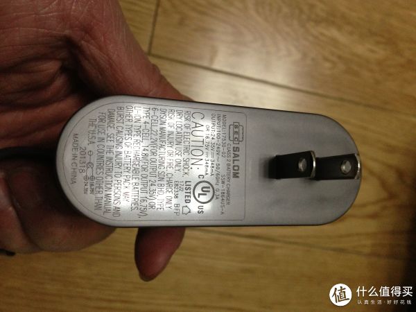 我是故意的，上面9个灯泡，妈的IN CHINA，质量肯定好！