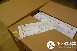 最先看到的是保修卡，不过国内应该用不了吧。