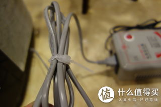 开始连接，这个绑线绳也很创意，以前没见过。
