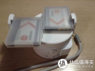 背面卡扣设计相当实用