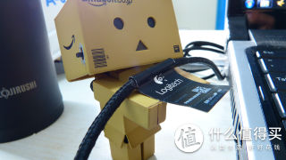 编制线材较粗，产品序列号标签绑在上面。