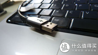 USB接口则中规中矩，没有镀层。
