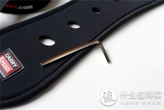 附带的六角扳手