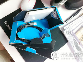 一条充电线，一条USB延长线，说明书，就这些。