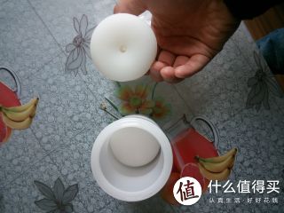 取出硅胶，下面是一块海绵