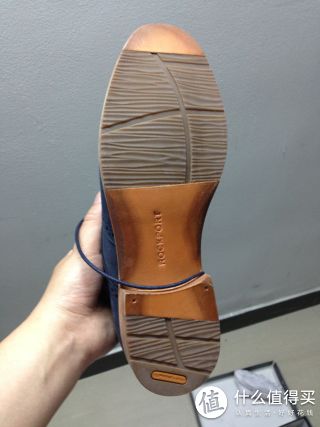 鞋底是橡胶和木头混合物