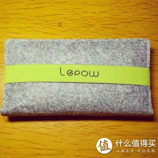 里面就一个毛毡袋子，所有东西都在里面。