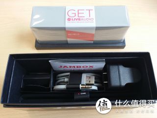 下半盒里放的各种配件