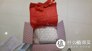 拆开后，嗯，红色无纺布袋，算是留念了哈！~