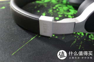 头梁也是由皮包覆着，不会压头