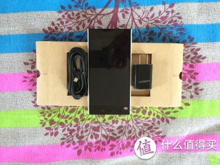 米3、数据线、充电器插头