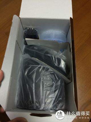 拿掉说明书和隔纸之后就是全套装备了，很整齐呀！