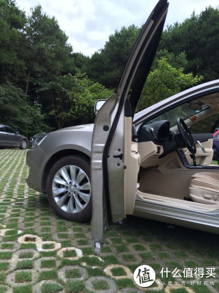 车门，作为军工企业出生的长安在安全方面还是很到位，不像有的车