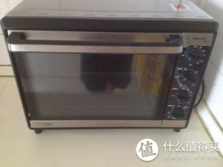 就别看那个破箱子了，直接看东西吧。烤箱正面。