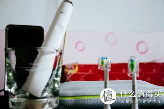 机身放入充电杯后的样子