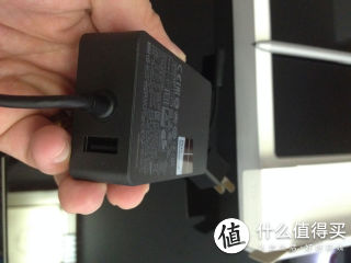电源适配器上还有usb供电接口