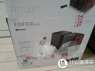 从广州远道而来，箱子上有个洞