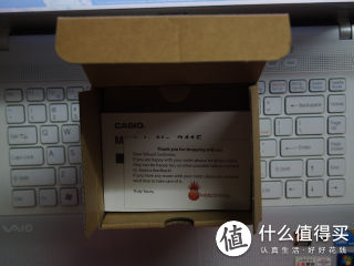 打开最上面是店家的广告卡还有说明书保修单之类