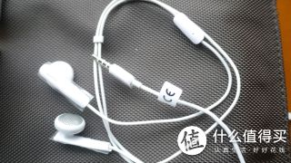 简单的耳机，和P6几乎一样。