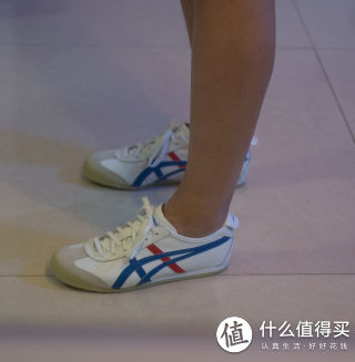 白底红蓝配色上脚2