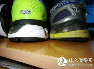 k21作出了改进 像nike的设计一样 后跟变成了曲面 减少了磨损