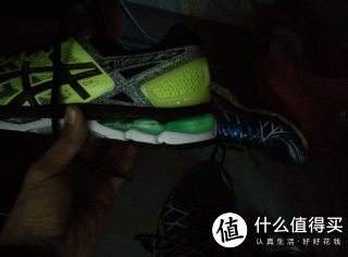 夜跑版福利 GEL胶是夜光的 虽然持续时间较短 夜跑之前充满光够骚