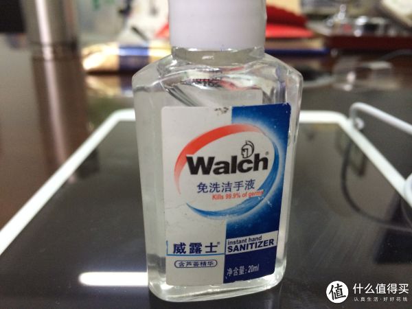 看起来还行吧,不是很山寨的样子,瓶子就是个盖子没有封口,打开就能挤出来。 看起来还行吧,不是很山寨的样子,瓶子就是个盖子没有封口,打开就能挤出来。